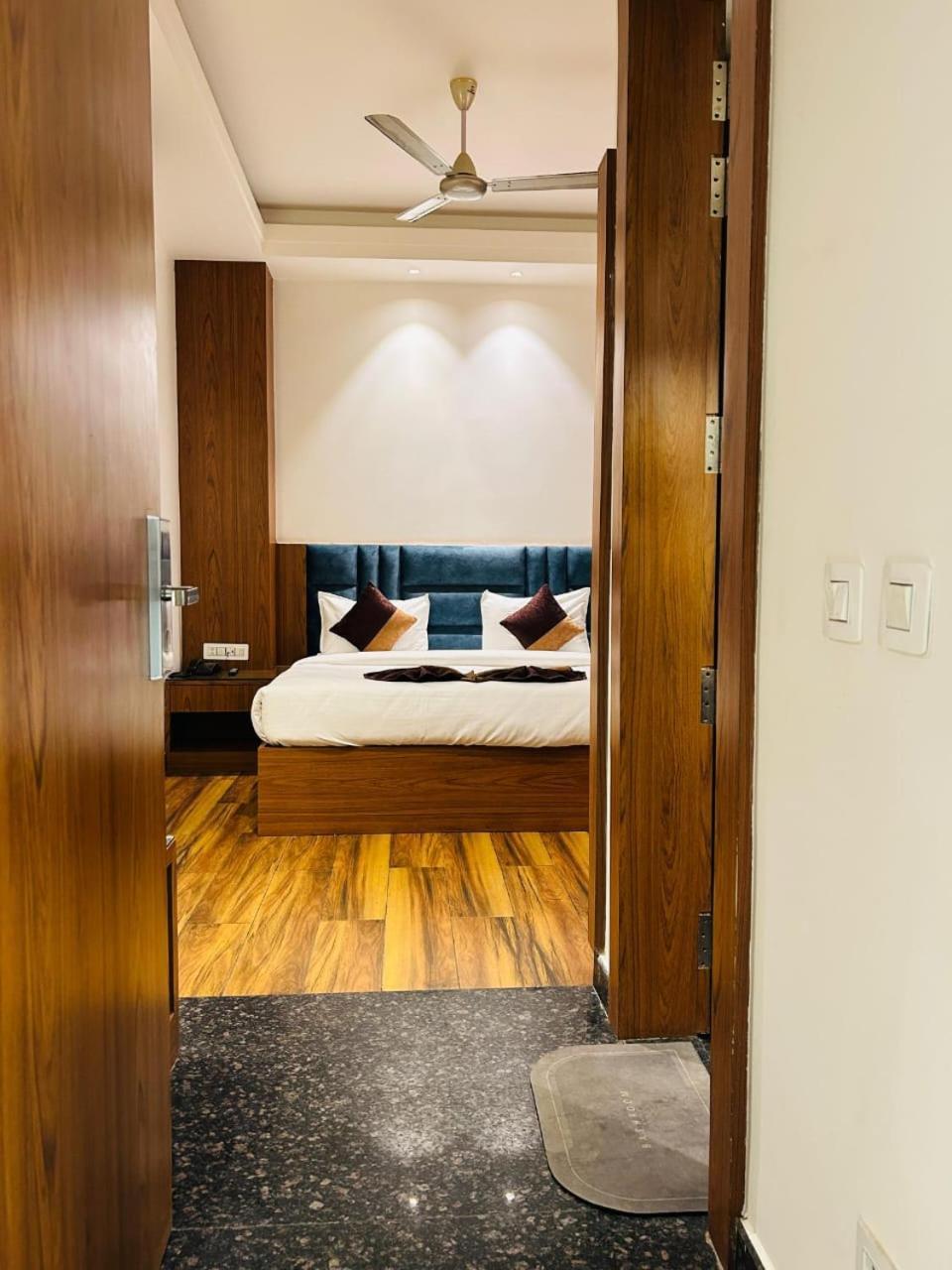 Hotel Swarn Bhoomi Kanpur Exterior photo