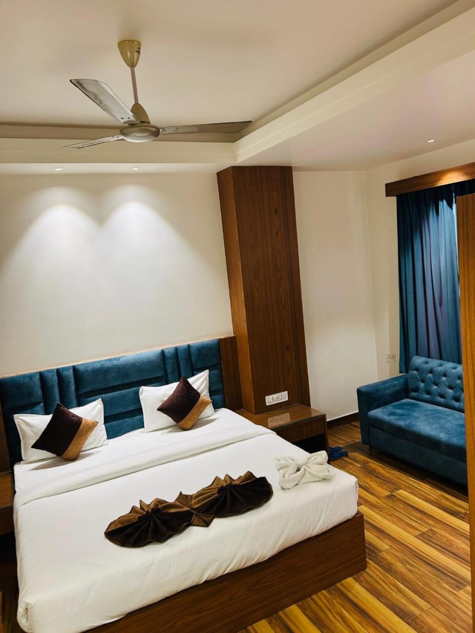 Hotel Swarn Bhoomi Kanpur Exterior photo