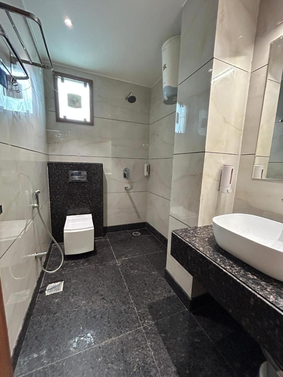 Hotel Swarn Bhoomi Kanpur Exterior photo